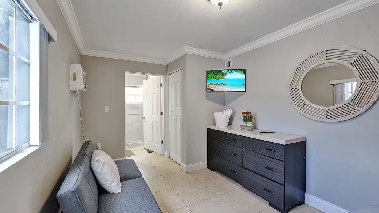 Photo of Livingroom in Golden Glades