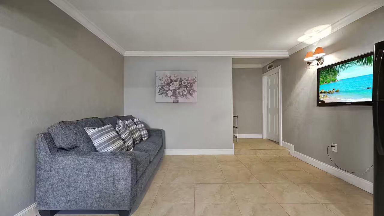 Photo of Livingroom in Golden Glades