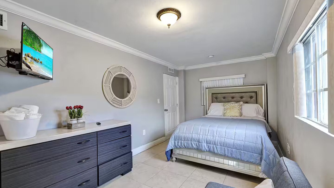 Photo of Bedroom in Golden Glades