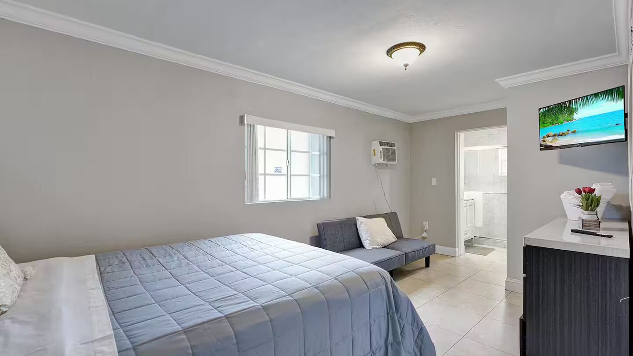 Photo of Bedroom in Golden Glades