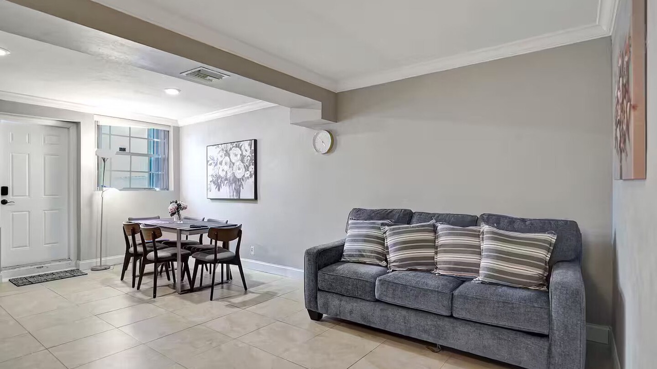 Photo of Livingroom in Golden Glades