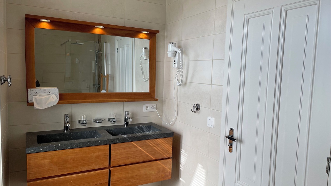 Photo of Bathroom in Coo