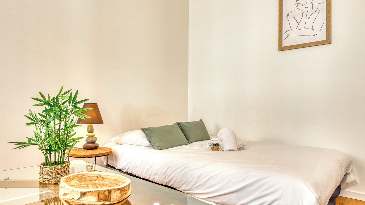 Photo of Bedroom in Jules Ferry - Recamier