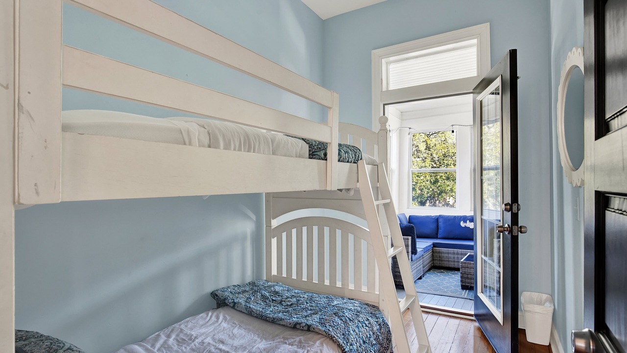 Photo of Bedroom in Metropolitan