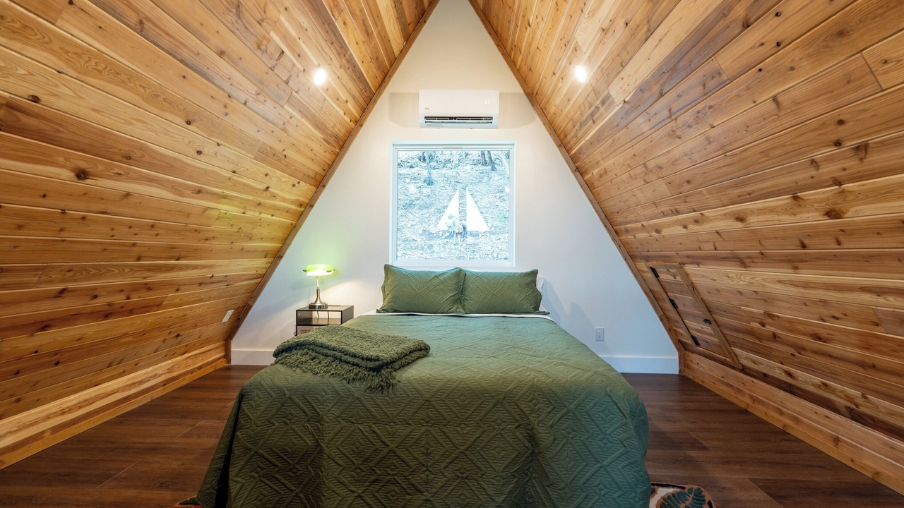 Photo of Bedroom in Canyon Lake