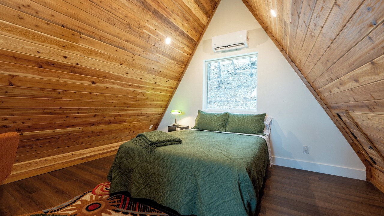 Photo of Bedroom in Canyon Lake