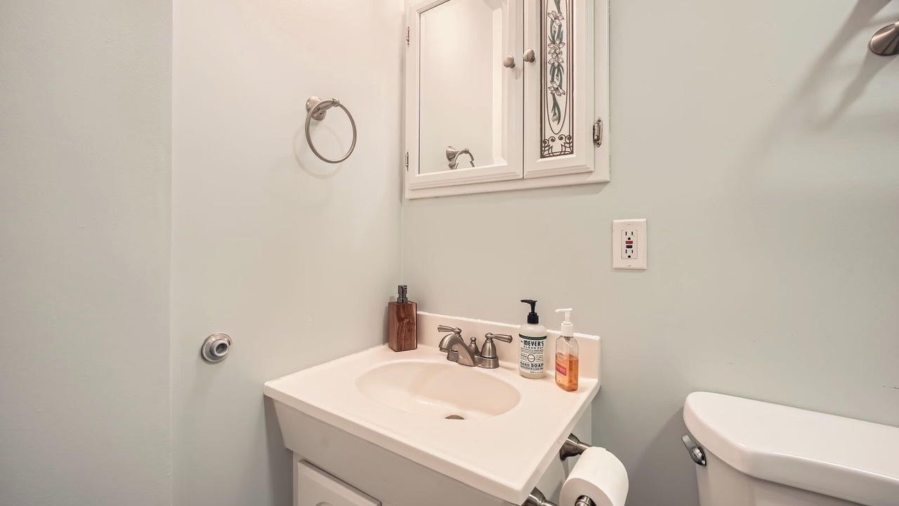 Photo of Bathroom in Maple Leaf