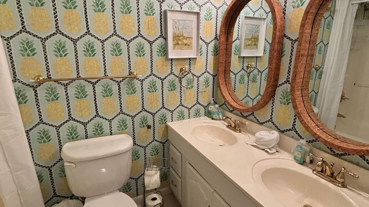Photo of Bathroom in Arcadian Shores