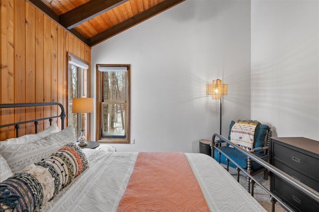 Photo of Bedroom in Lakeville