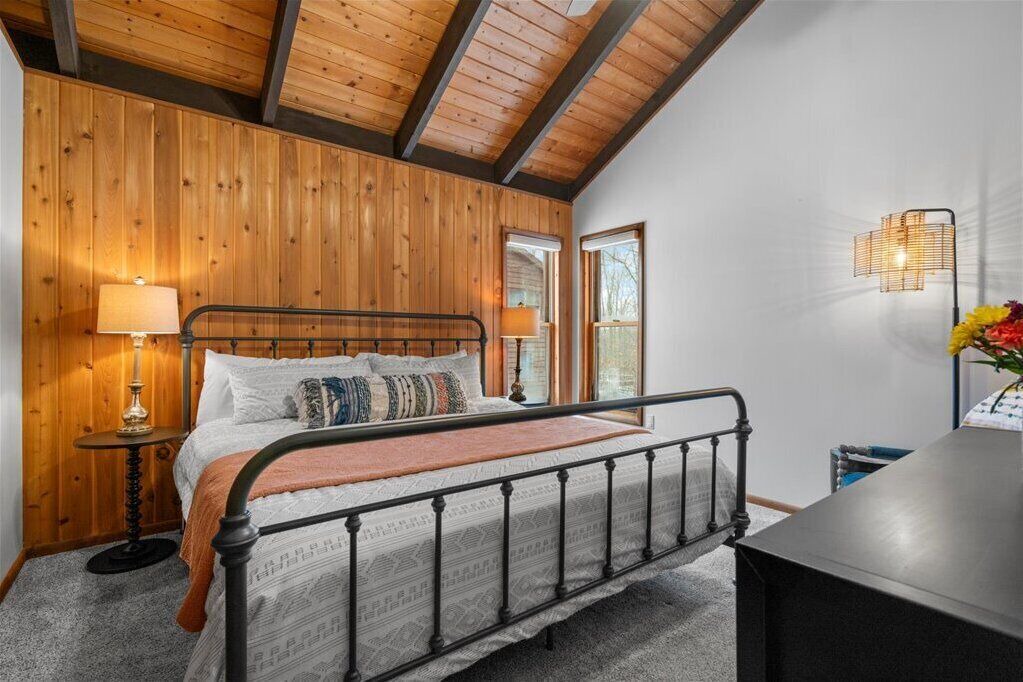 Photo of Bedroom in Lakeville