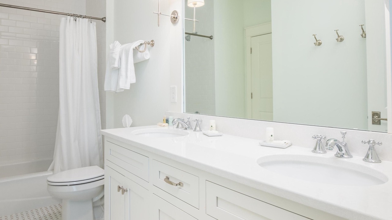 Photo of Bathroom in Vanderhorst Plantation