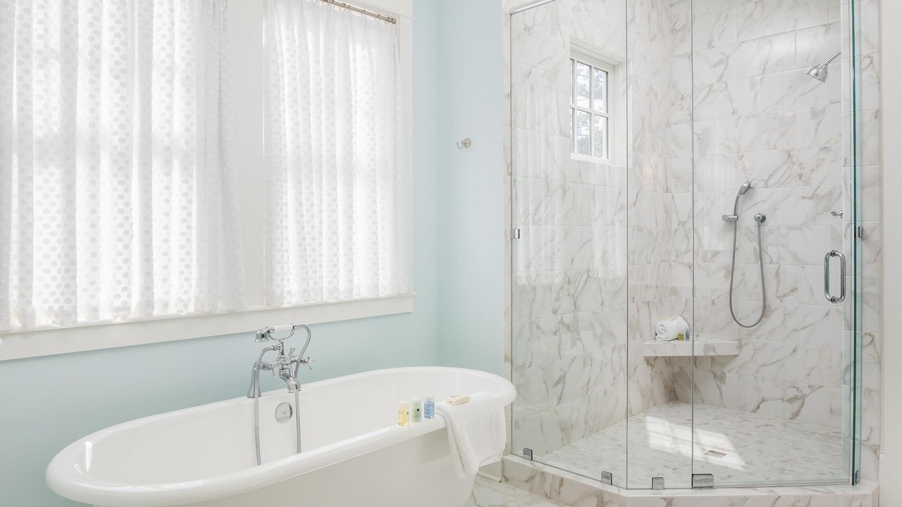 Photo of Bathroom in Vanderhorst Plantation