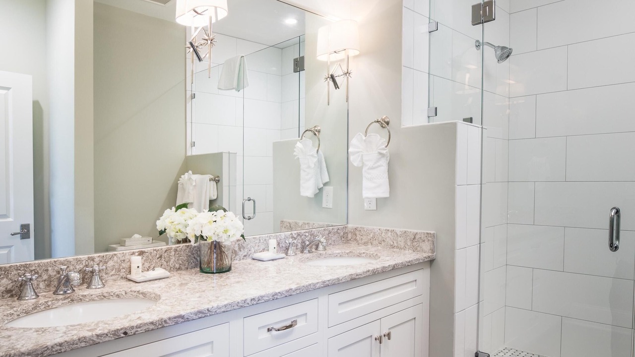 Photo of Bathroom in Vanderhorst Plantation
