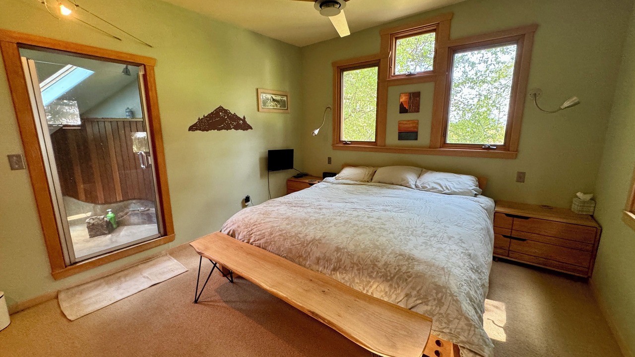 Photo of Bedroom in Troutdale