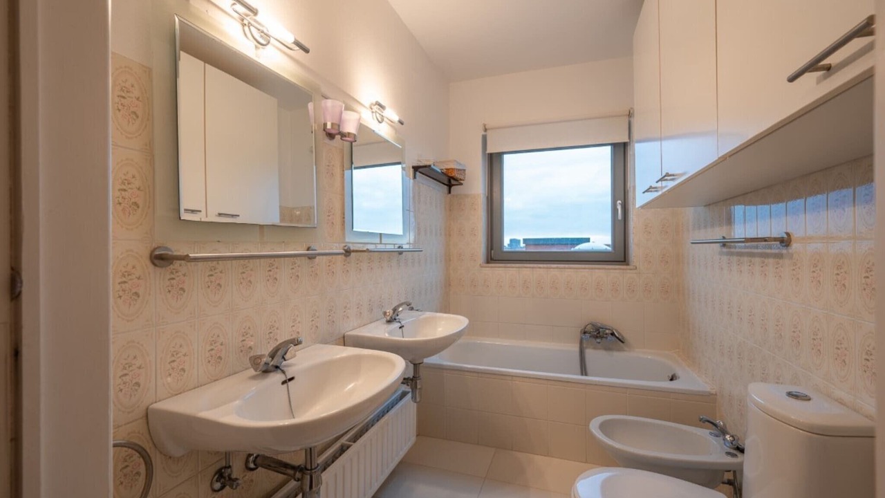 Photo of Bathroom in Heist