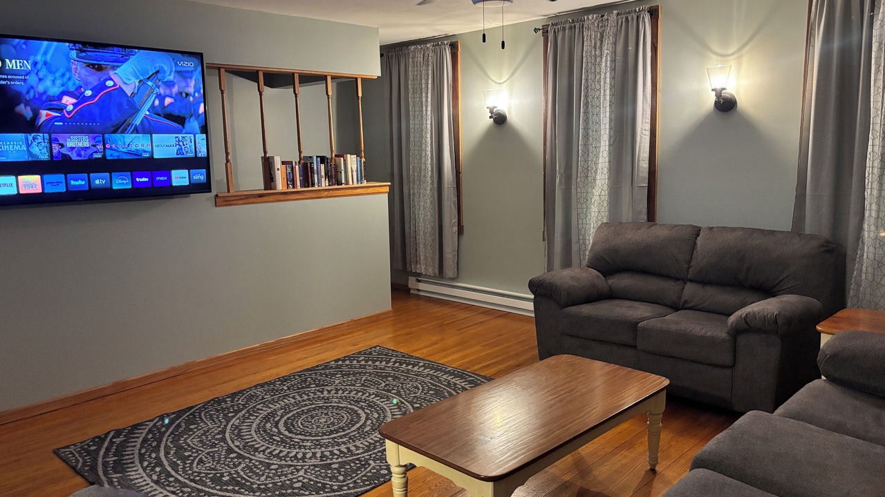 Photo of Livingroom in Lansing