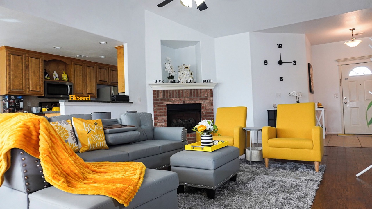 Photo of Livingroom in Jenks