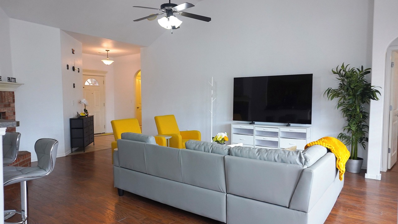 Photo of Livingroom in Jenks