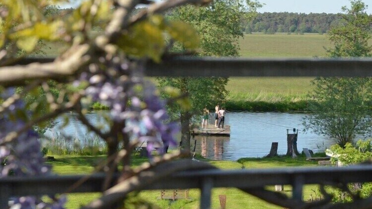 Photo of Others in Breetz