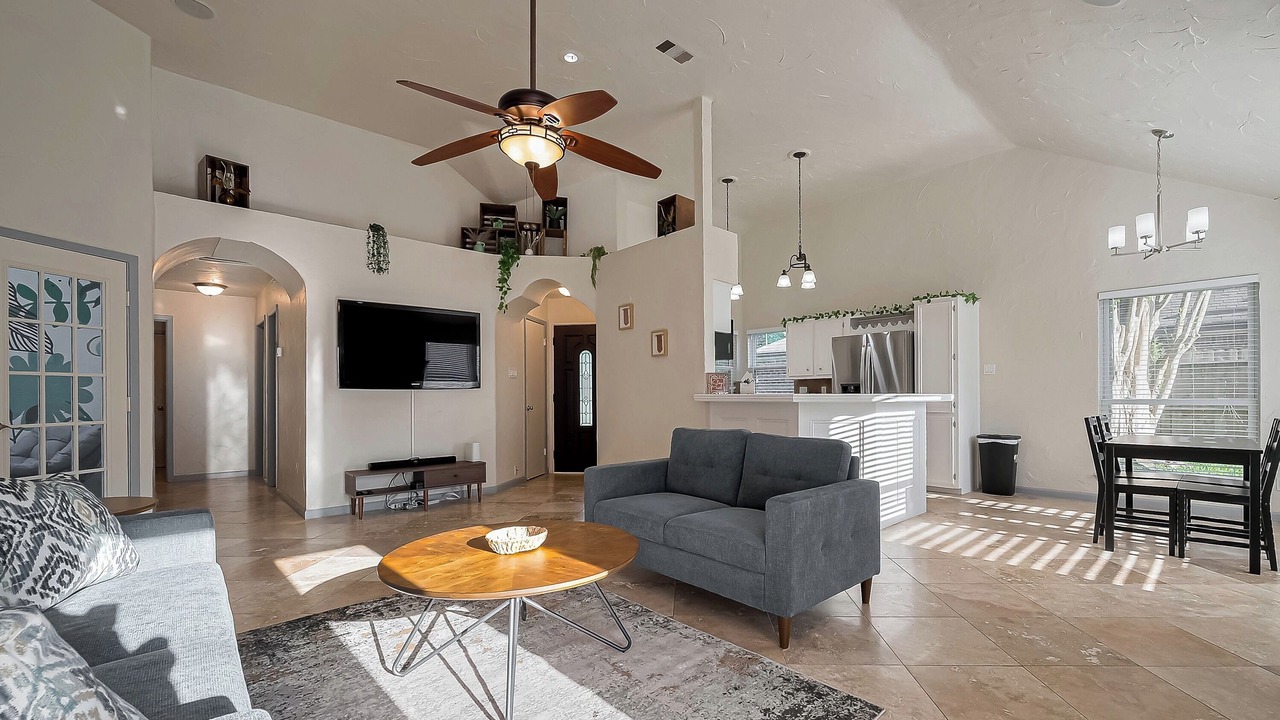 Photo of Livingroom in Spring