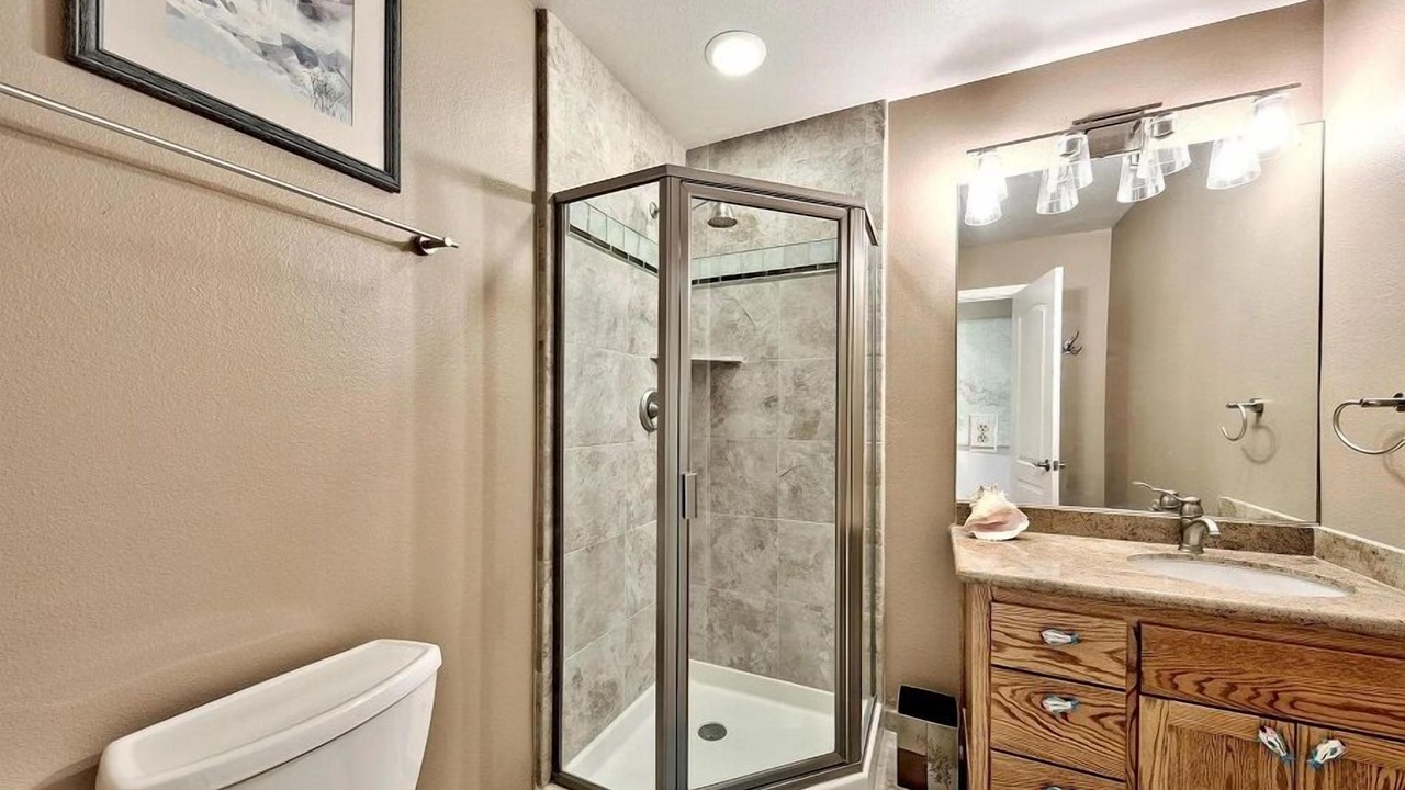 Photo of Bathroom in Round Hill Village
