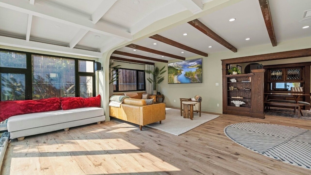 Photo of Livingroom in Silver Strand
