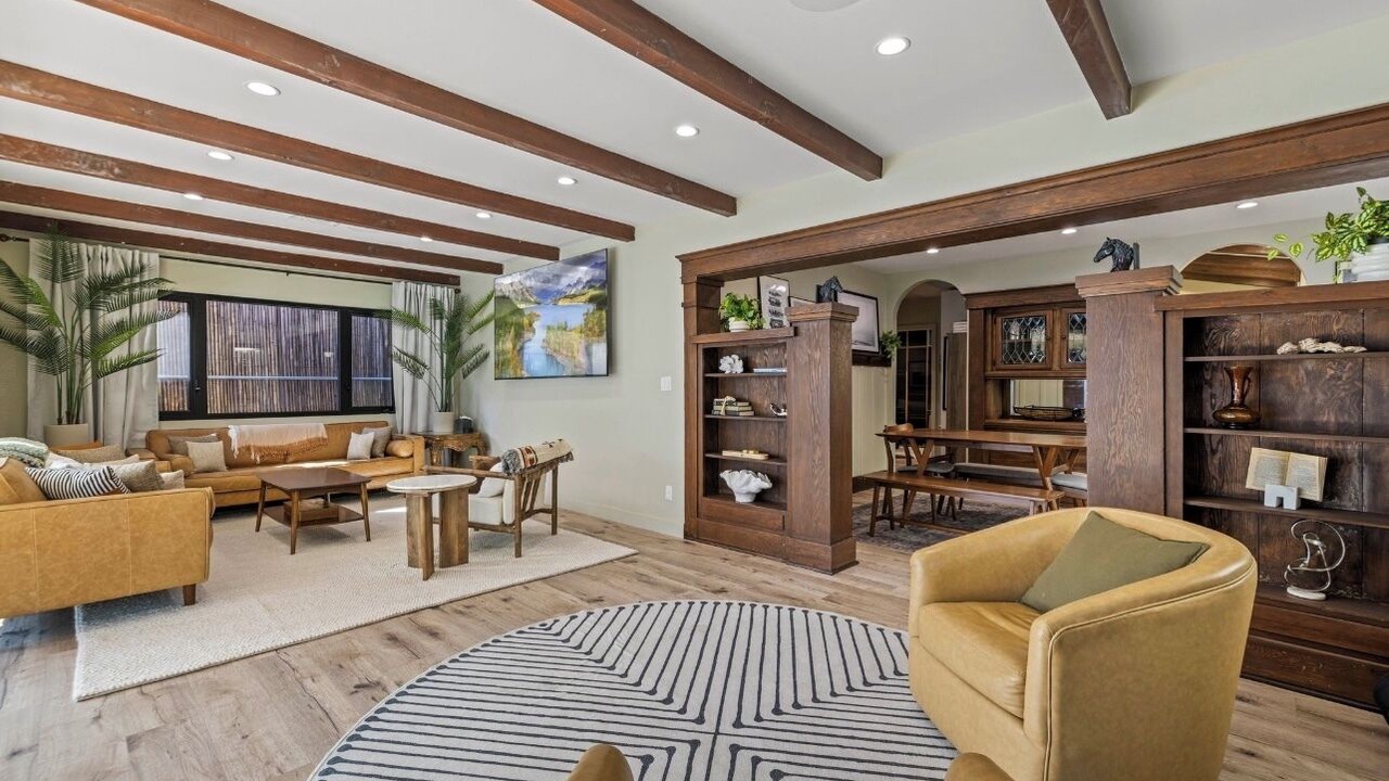 Photo of Livingroom in Silver Strand