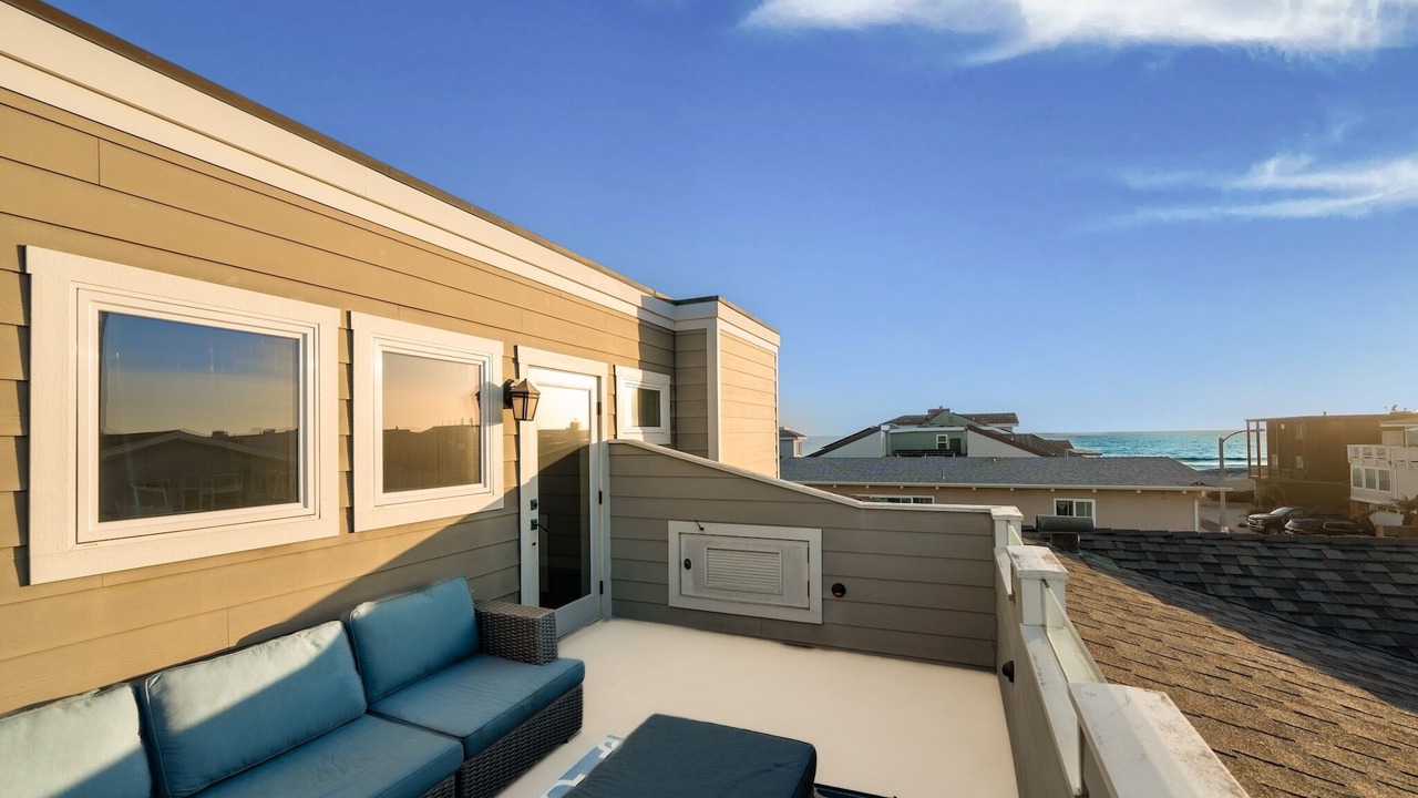 Photo of Patio Balcony in Pierpont Bay