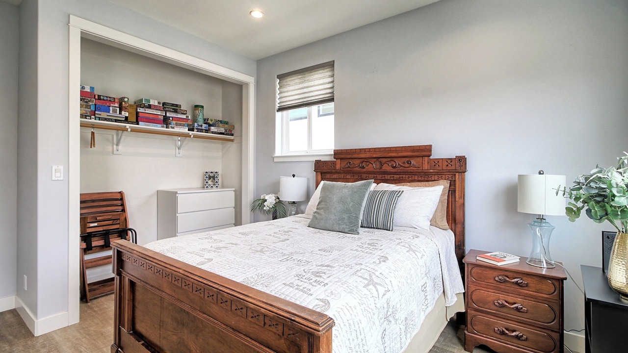 Photo of Bedroom in Pierpont Bay