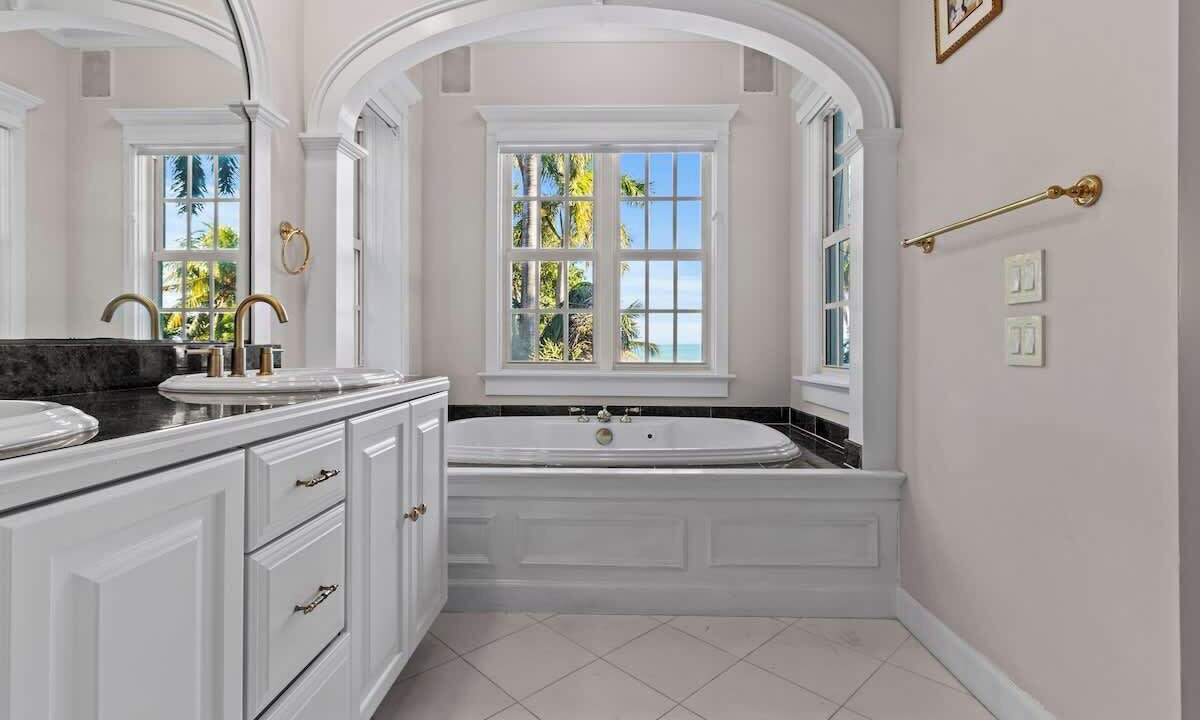 Photo of Bathroom in Islamorada
