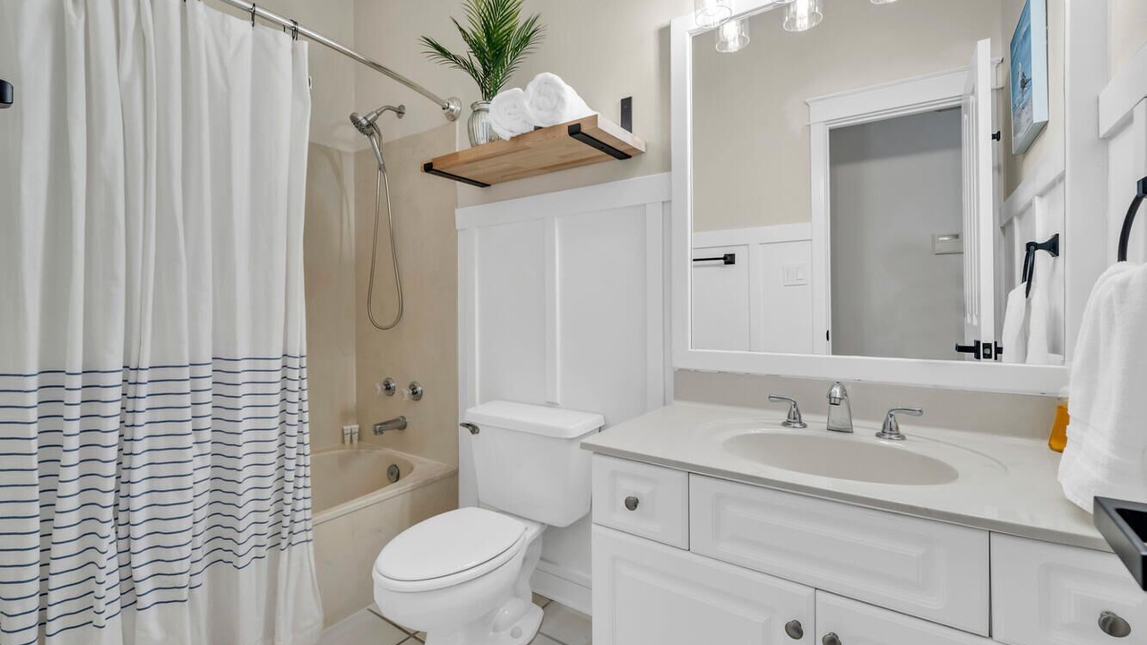 Photo of Bathroom in Crystal Shores