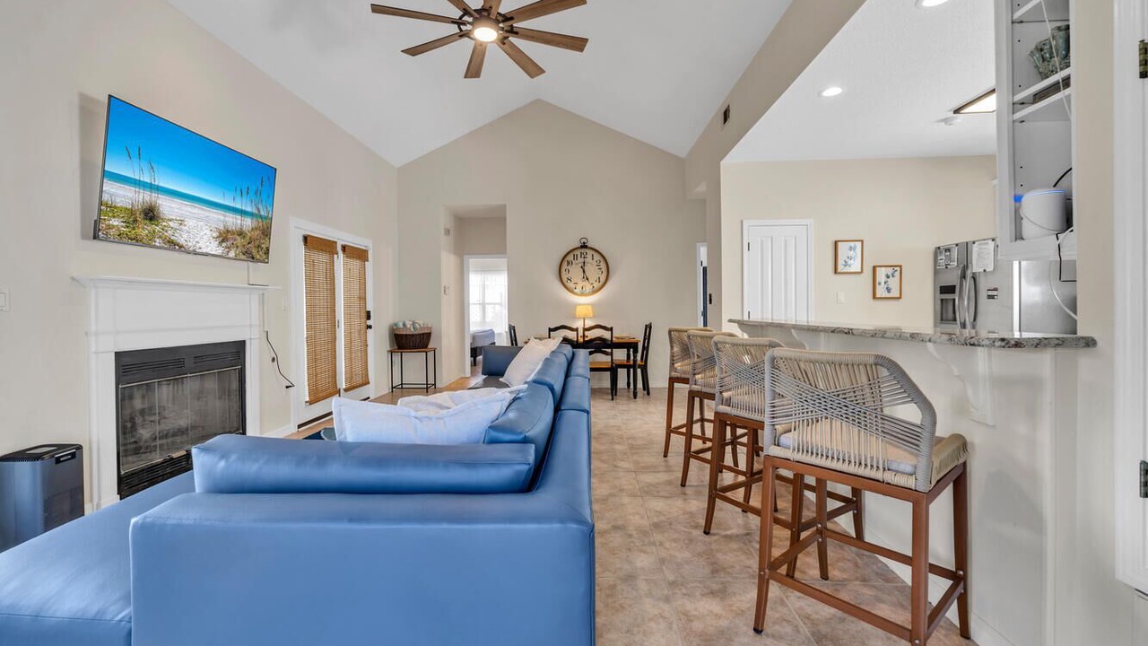 Photo of Livingroom in Crystal Shores