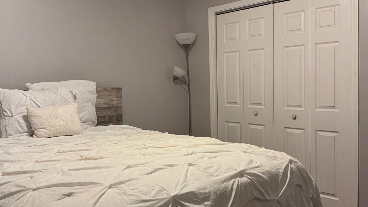 Photo of Bedroom in Little Woods