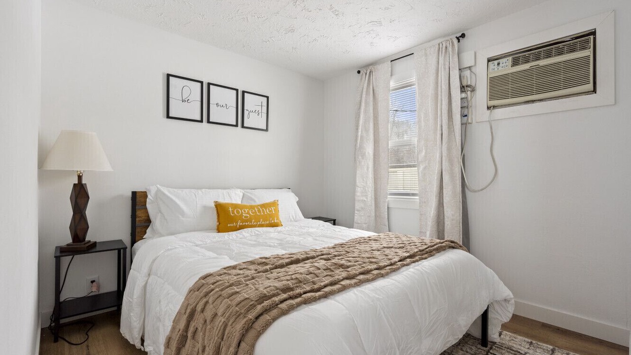 Photo of Bedroom in Walker