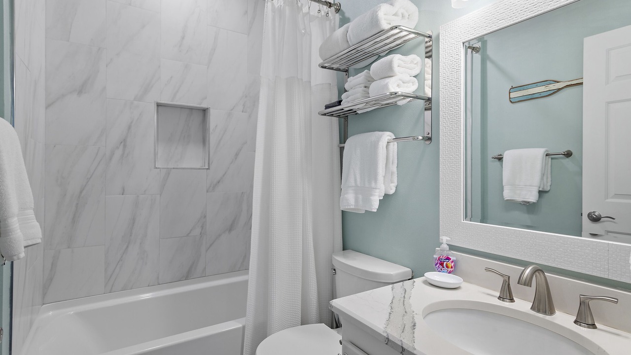 Photo of Bathroom in Clipper Cove