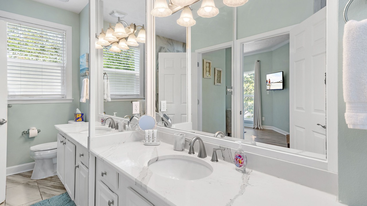 Photo of Bathroom in Clipper Cove
