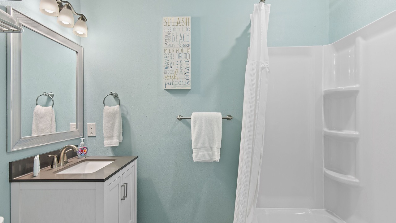 Photo of Bathroom in Clipper Cove
