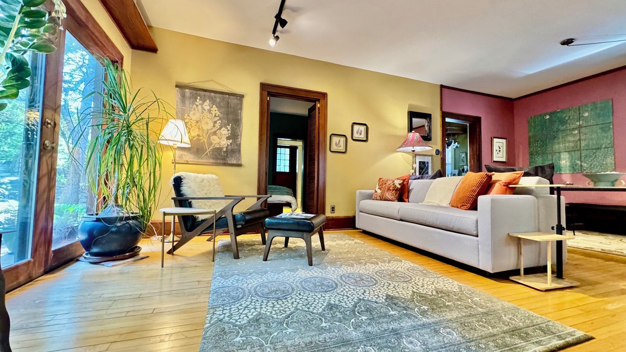 Photo of Livingroom in Linden Hills