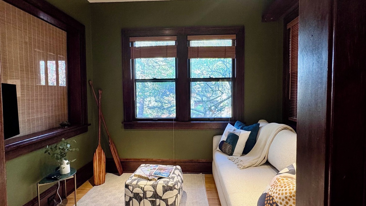 Photo of Livingroom in Linden Hills