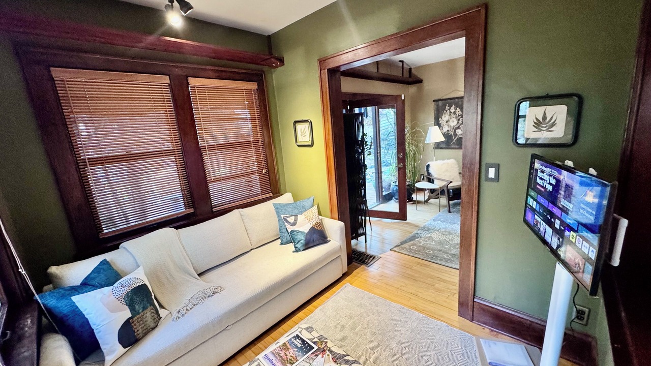 Photo of Livingroom in Linden Hills