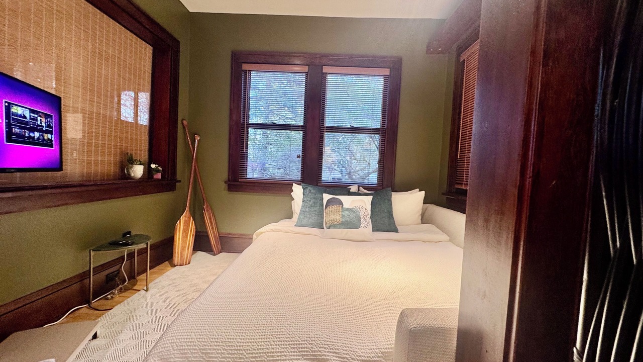 Photo of Bedroom in Linden Hills