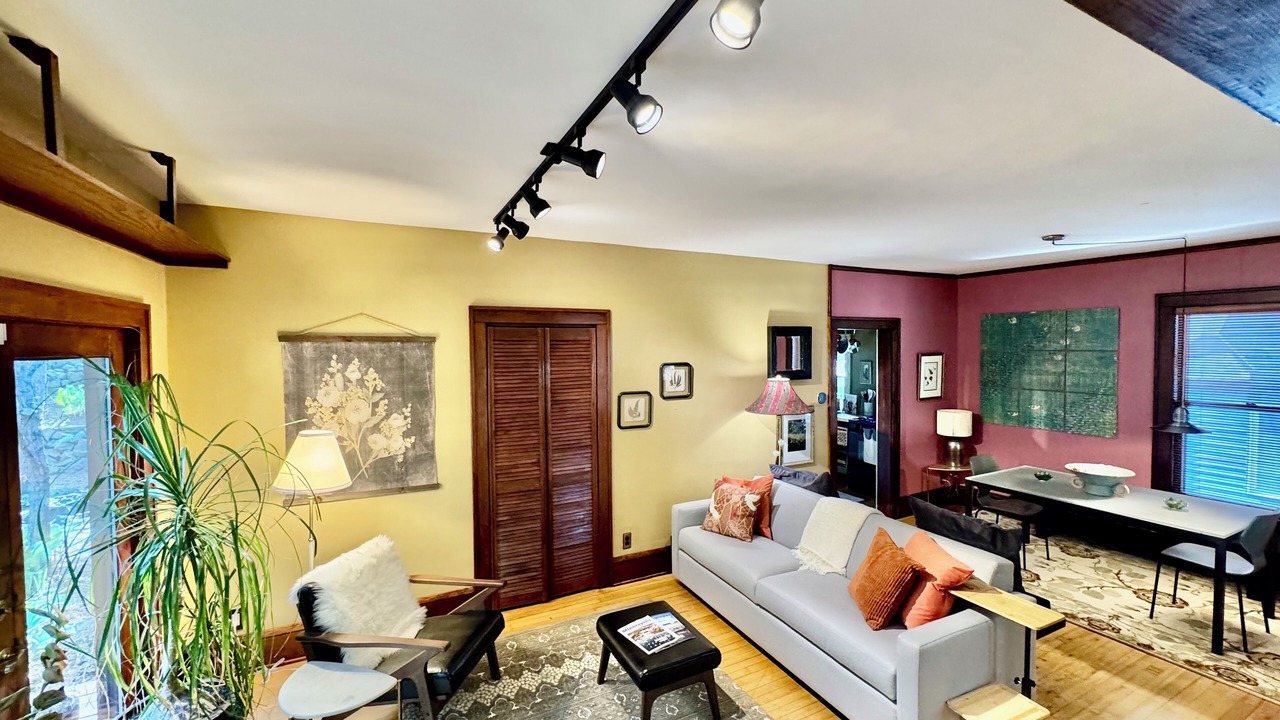 Photo of Livingroom in Linden Hills