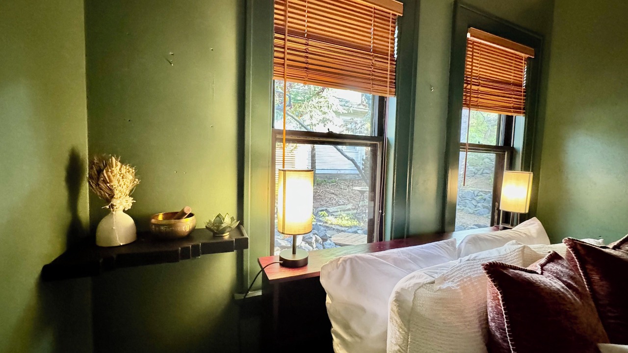 Photo of Bedroom in Linden Hills