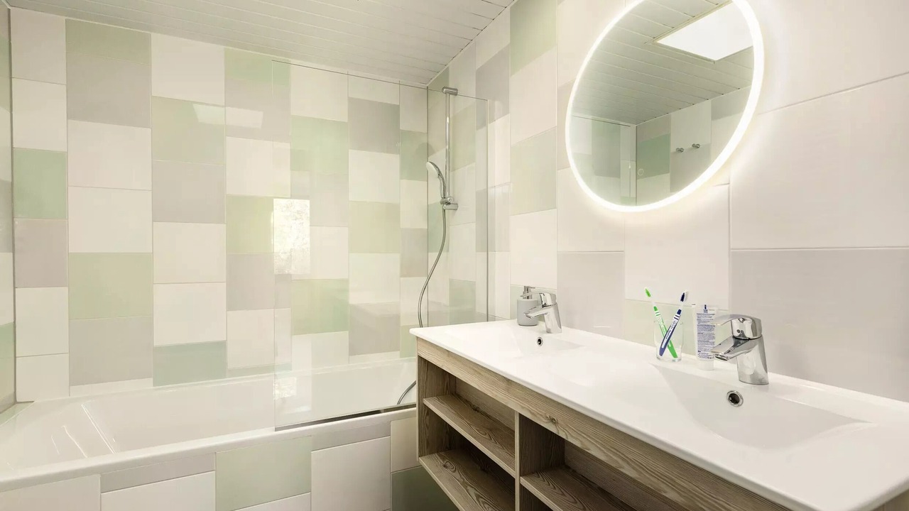 Photo of Bathroom in Peer