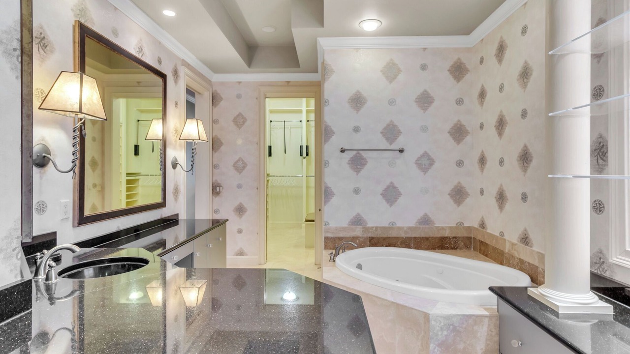 Photo of Bathroom in Beach Lagoon