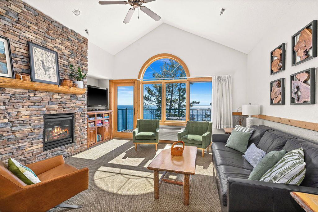 Photo of Livingroom in Two Harbors