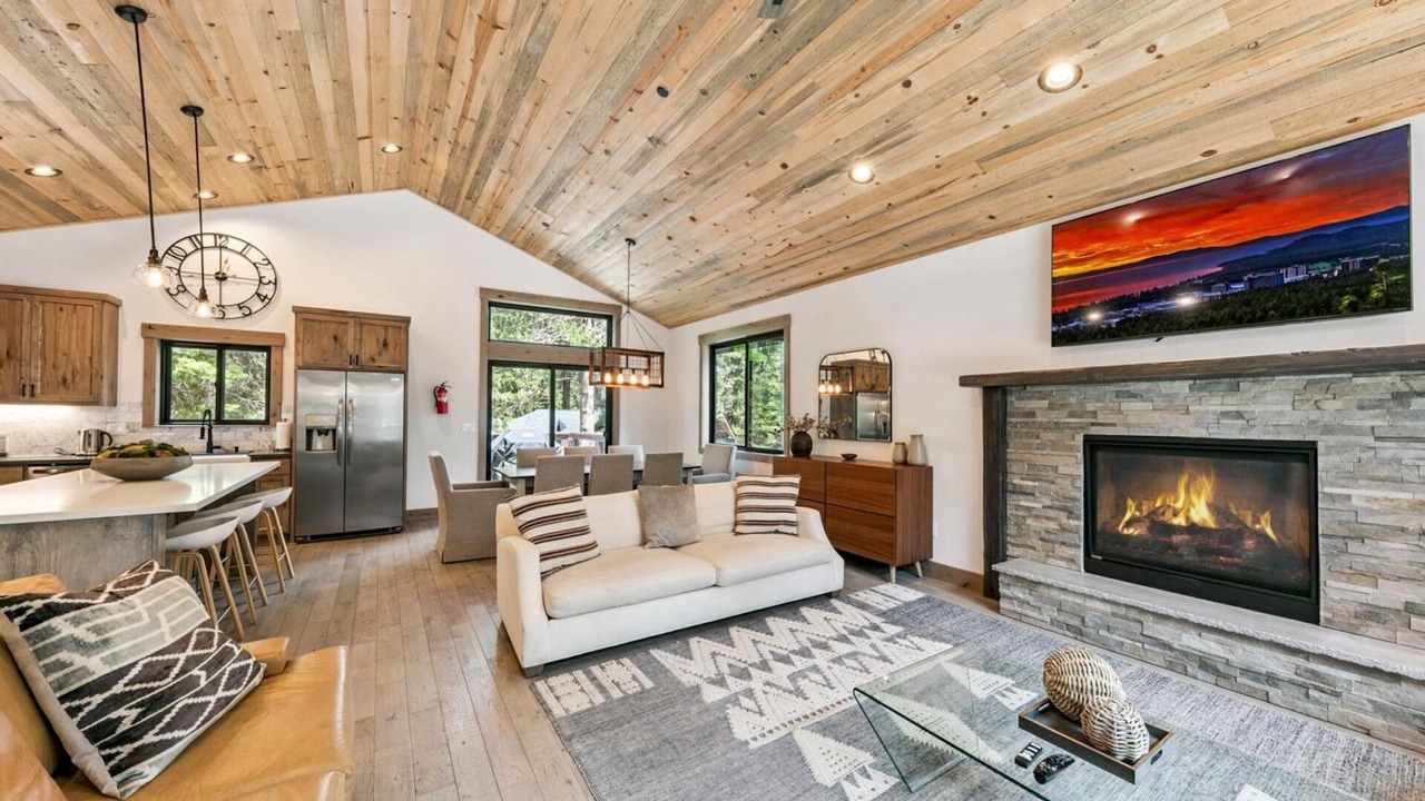 Photo of Livingroom in North Upper Truckee