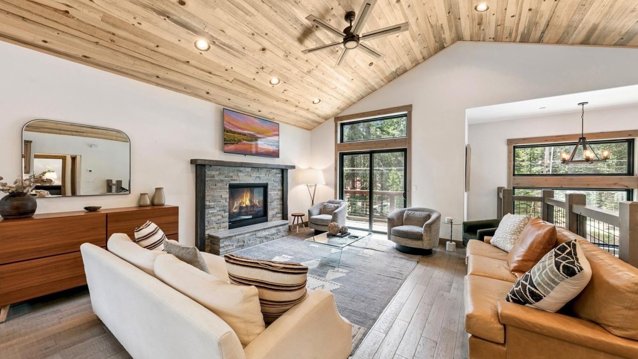 Photo of Livingroom in North Upper Truckee