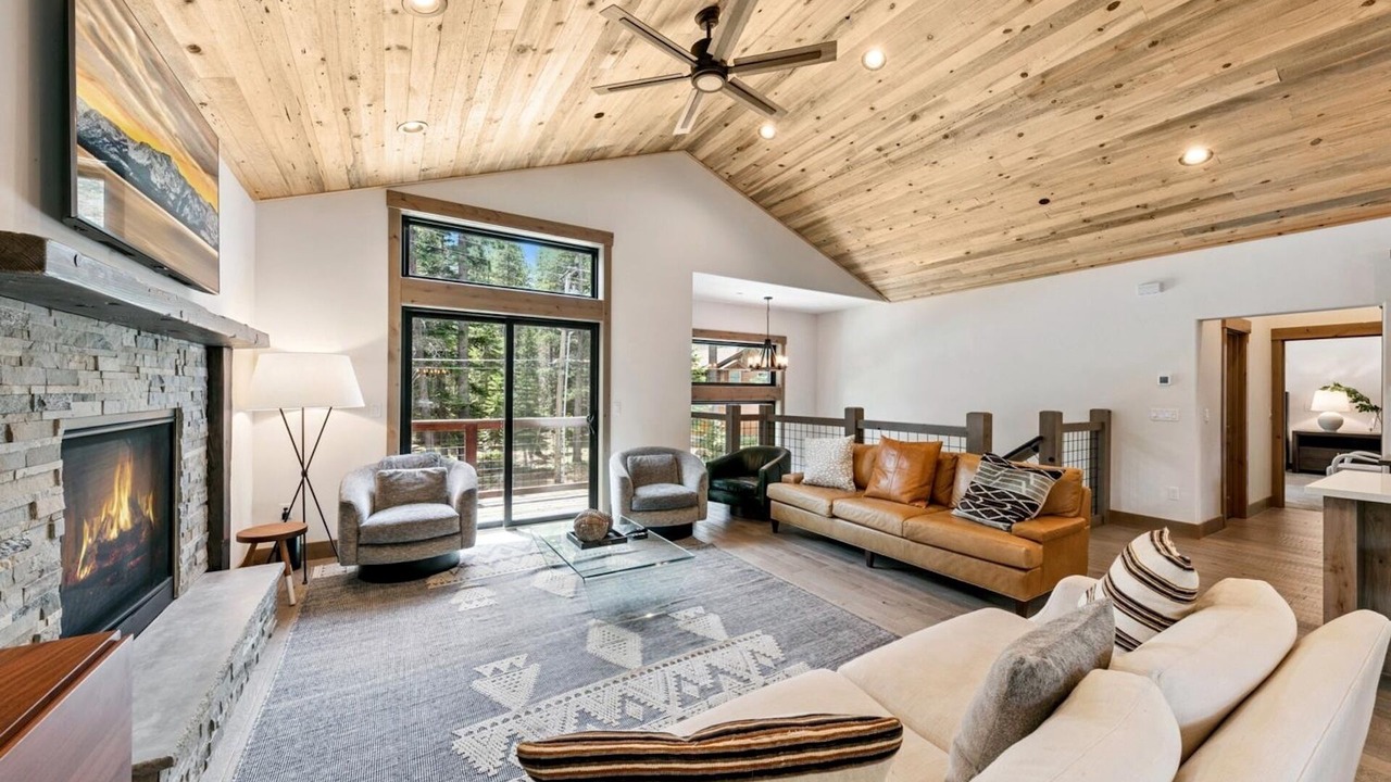 Photo of Livingroom in North Upper Truckee
