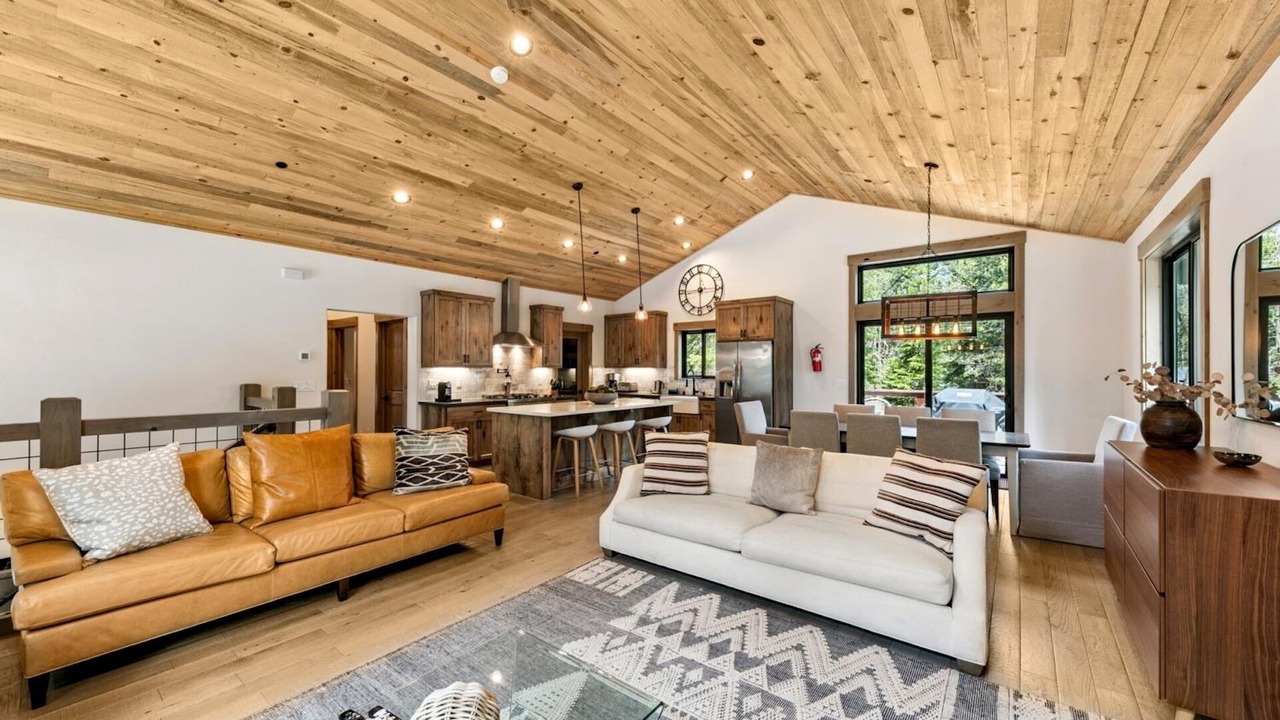 Photo of Livingroom in North Upper Truckee